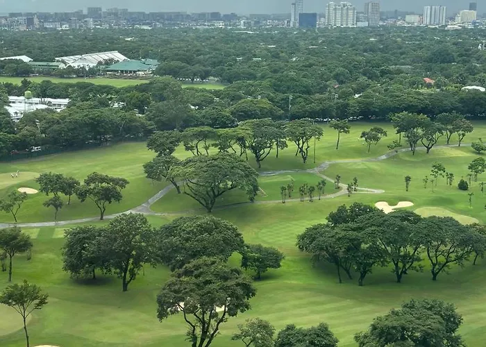 Sunset And Golf Course View Bgc 2br Манила