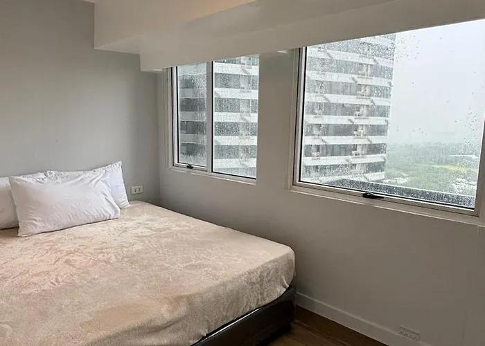 Sunset And Golf Course View Bgc 2br * Манила